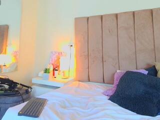 Lana Larsen webcam model stream image