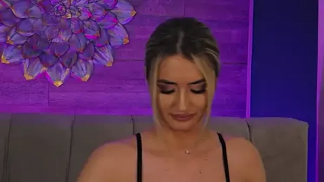 LoraDevine webcam model stream image