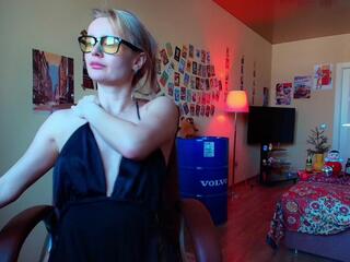 Miss Miracle webcam model stream image