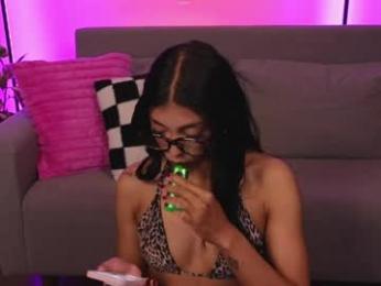 violettgrey_ webcam model stream image