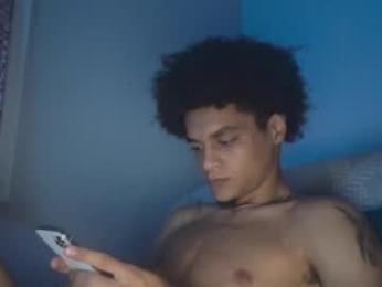 lightskinwithgirth webcam model stream image