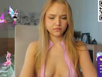 flooora_0 webcam model stream image