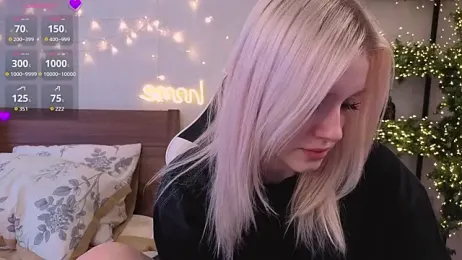 EdlaHewell webcam stripchat model stream image