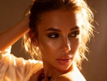 Raisa webcam model stream image