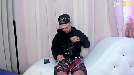 Yourslust_ webcam model stream image