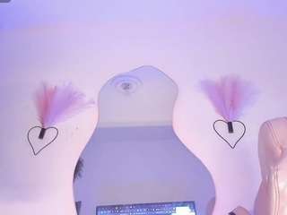 mia-royal webcam camsoda model stream image