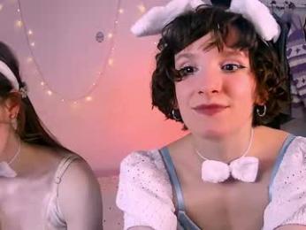 yellow_songbird webcam chaturbate model stream image