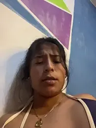 LeahBar webcam model stream image