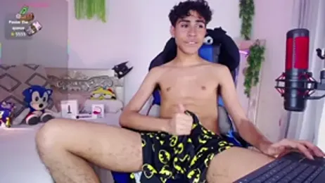 huge_armound webcam model stream image