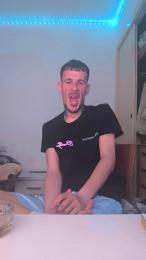 TuuNeenee30 webcam model stream image