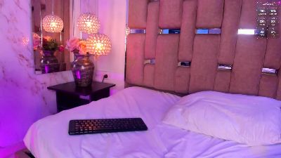 CurvySari webcam cam4 model stream image