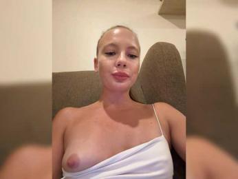 Linnea webcam model stream image