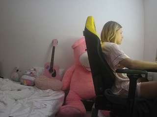 voyeurcam-sexy-little-ana-01 webcam model stream image