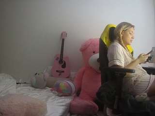 voyeurcam-sexy-little-ana-01 webcam camsoda model stream image