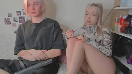 SweetheartsFriends webcam stripchat model stream image