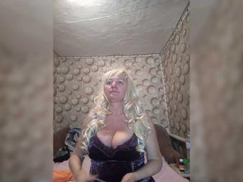 FameLara webcam model stream image