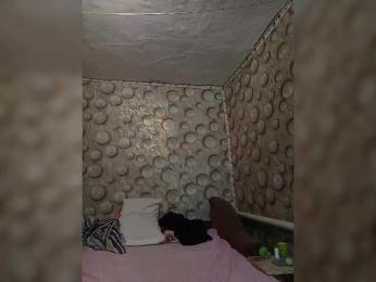 FameLara webcam model stream image
