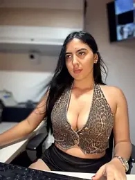 Sofia_Collins- webcam model stream image