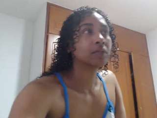 yohatinelly webcam model stream image