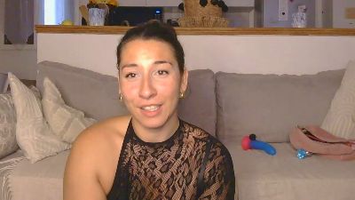 Lyly_laurensaa webcam cam4 model stream image