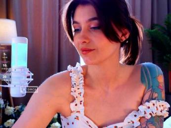 HoneyCherry webcam model stream image