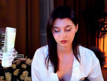 HoneyCherry webcam model stream image