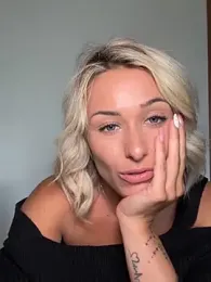 petrouchkaaa_ webcam model stream image