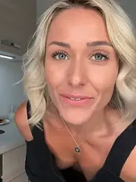 petrouchkaaa_ webcam model stream image