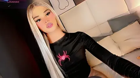 Kornylovee webcam stripchat model stream image