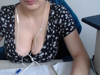 CrazyTitsBest webcam model stream image