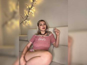 EmmaGoodGirl webcam model stream image