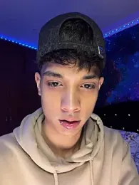 RoughDiamond_ webcam model stream image