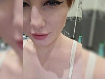 -Molly webcam model stream image