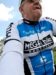 Oldmenhot66 webcam model stream image