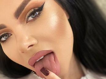 CaitlynEva webcam model stream image