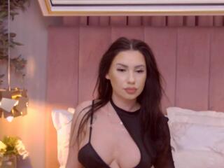 Aaliya Design webcam model stream image