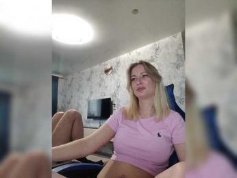 fruittella webcam bongacams model stream image