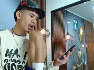 skinny-cute-alyer webcam model stream image