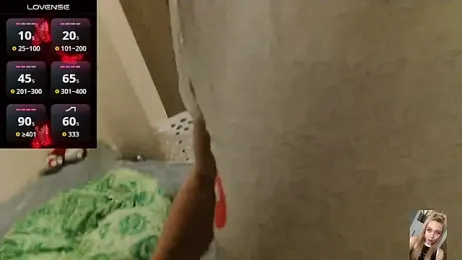 Blondiewithanass webcam stripchat model stream image