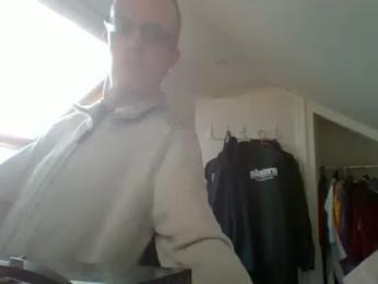AdmiredThirty webcam model stream image