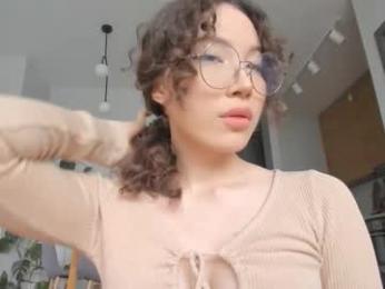 yours_meyy webcam model stream image