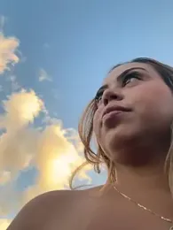 lariic webcam stripchat model stream image