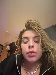 Alirawrz webcam stripchat model stream image