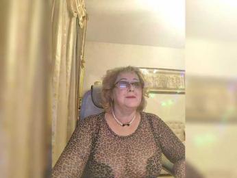 KarinkaSweet webcam model stream image