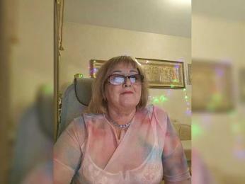 KarinkaSweet webcam model stream image