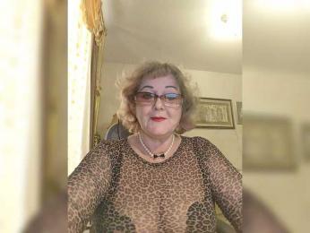 KarinkaSweet webcam model stream image