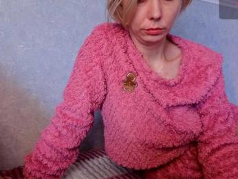 BlondIce webcam model stream image