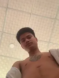 Hullax webcam model stream image