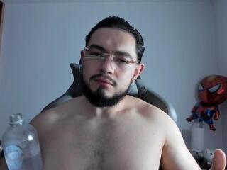 Luigi White webcam model stream image