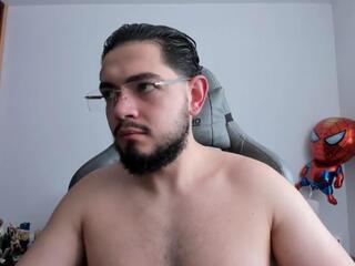 Luigi White webcam model stream image